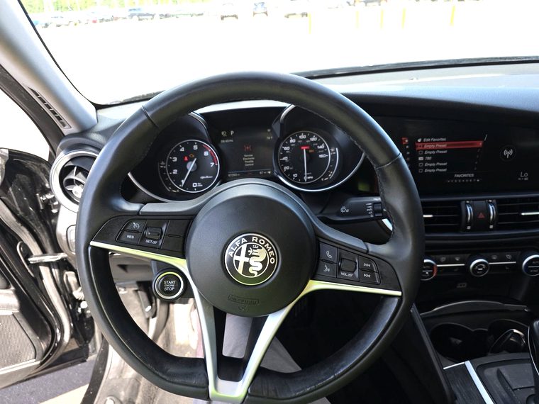 2019 Alfa Romeo Giulia - painel e volante