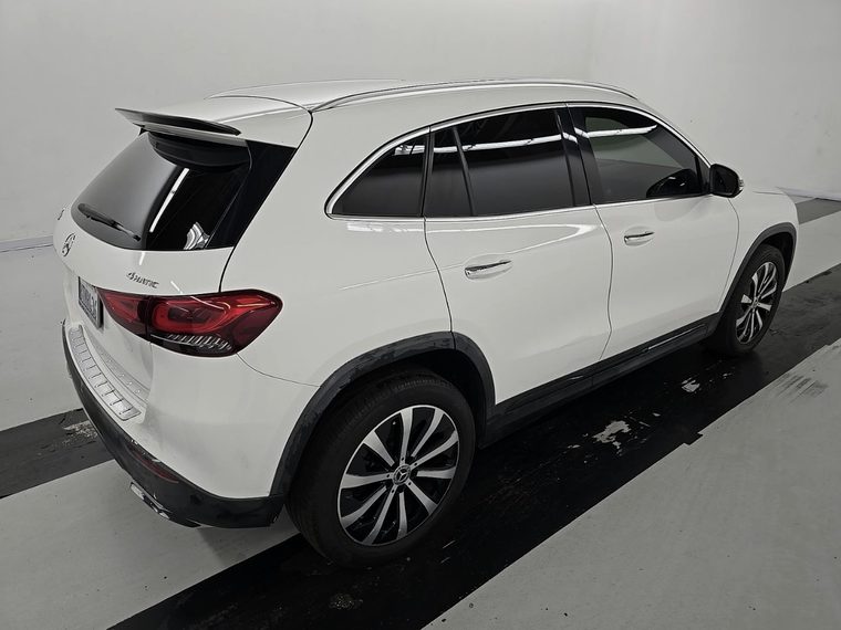 2021 Mercedes-Benz GLA 250 4MATIC - traseira em tres quartos
