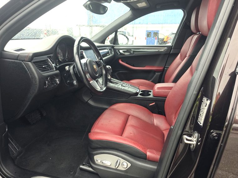 2018 Porsche Macan S - interior em couro vermelho